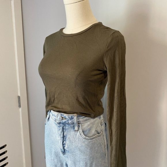 Green Cropped Long Sleeve Shirt | Garage Crop Top - Picture 3 of 5